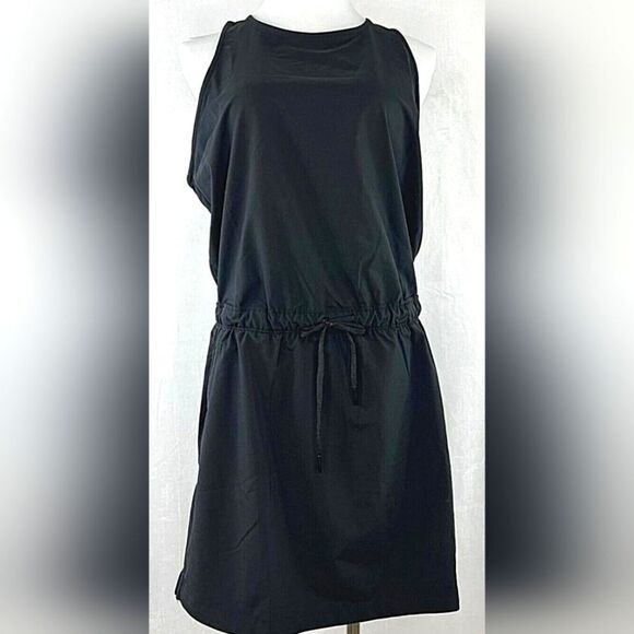 Stay Stylish and Comfortable with The NorthFace Dress - Picture 1 of 8